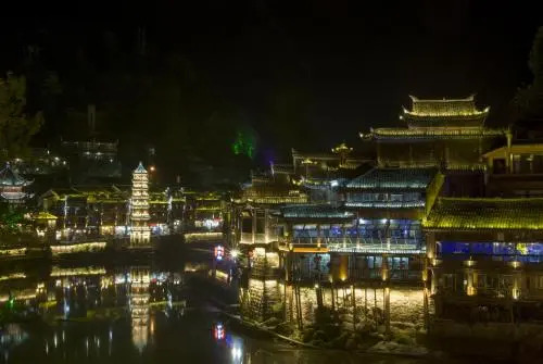 Fenghuang Tujia Ethnic Minority River View Hotel