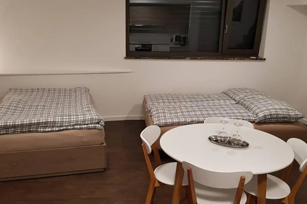 Suite with back garden