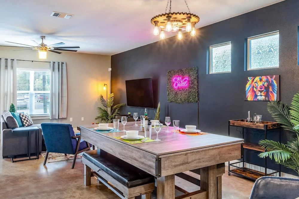 Upstay - East Austin Home w Yard Games Fire Pit