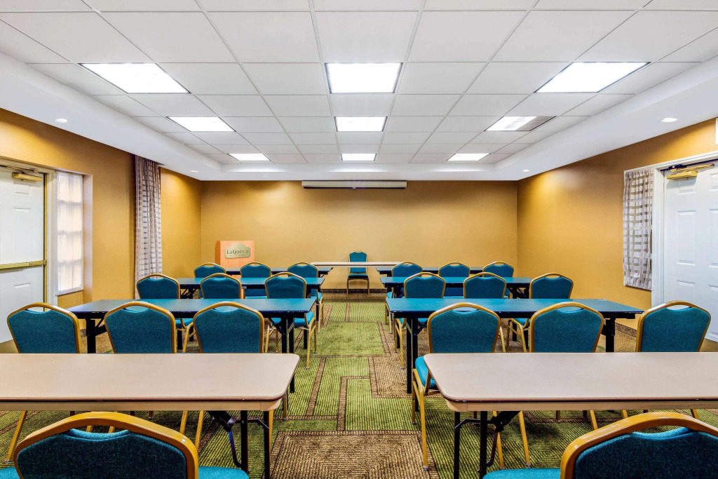 La Quinta Inn & Suites by Wyndham Fremont Silicon Valley