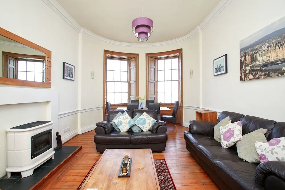 3 Bedroom Flat In Edinburgh City Centre