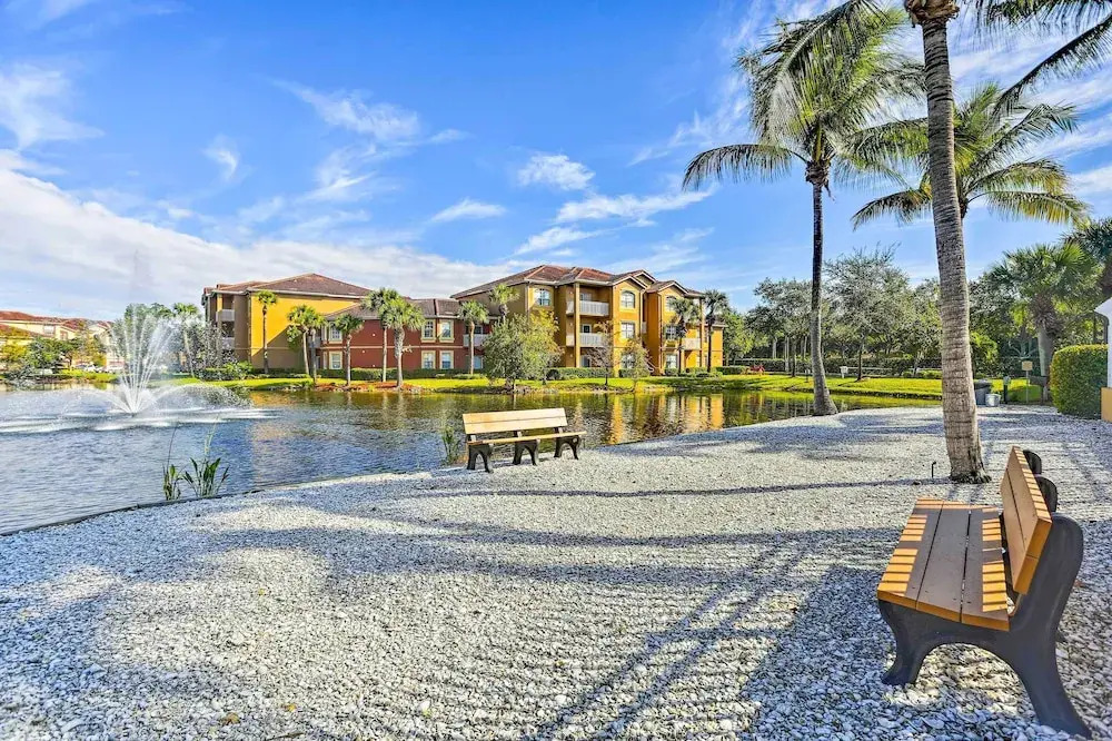 Airy Fort Myers Condo ~ 4 Mi to Beach!