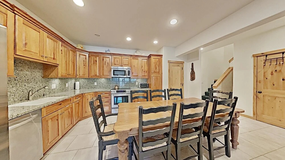 St, Anton Street View 2-Bedroom Condo with full kitchen
