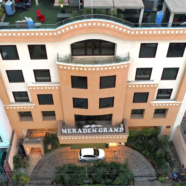 Hotel Meraden Grand