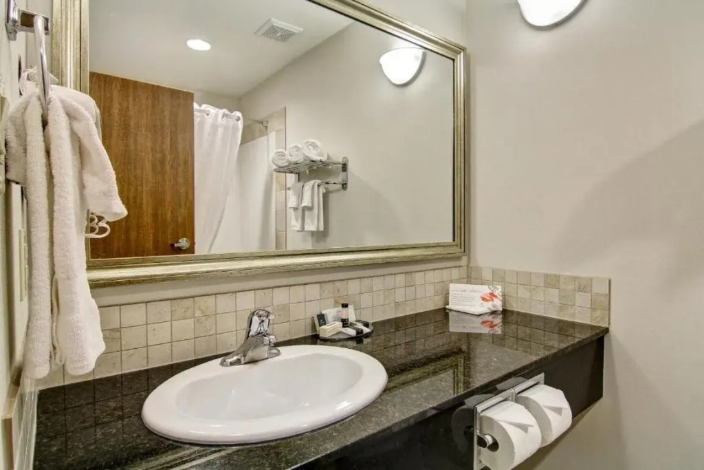 Coast Weyburn Hotel