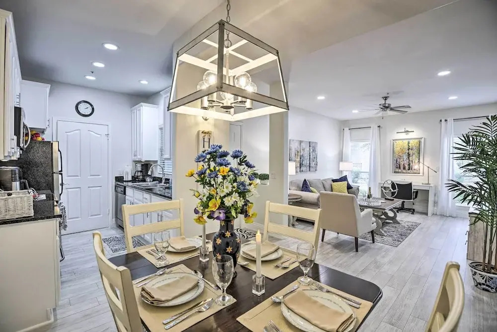 Bright Scottsdale Condo w/ Patio: 8 Mi to Old Town