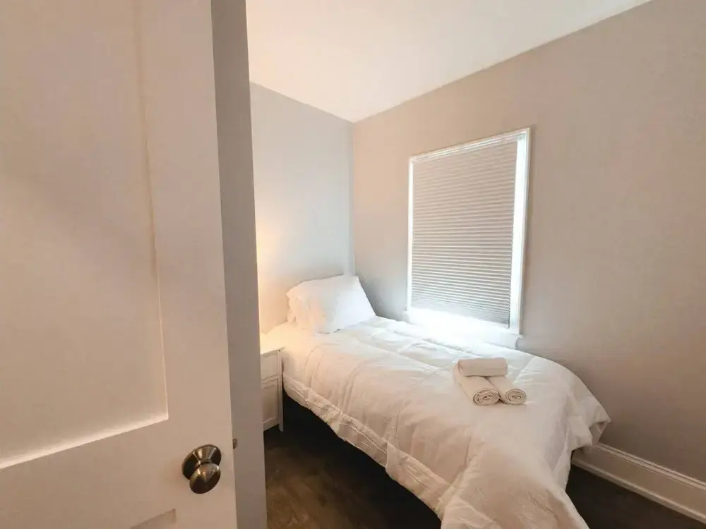 Water Access 5-bed 2-bath Retreat