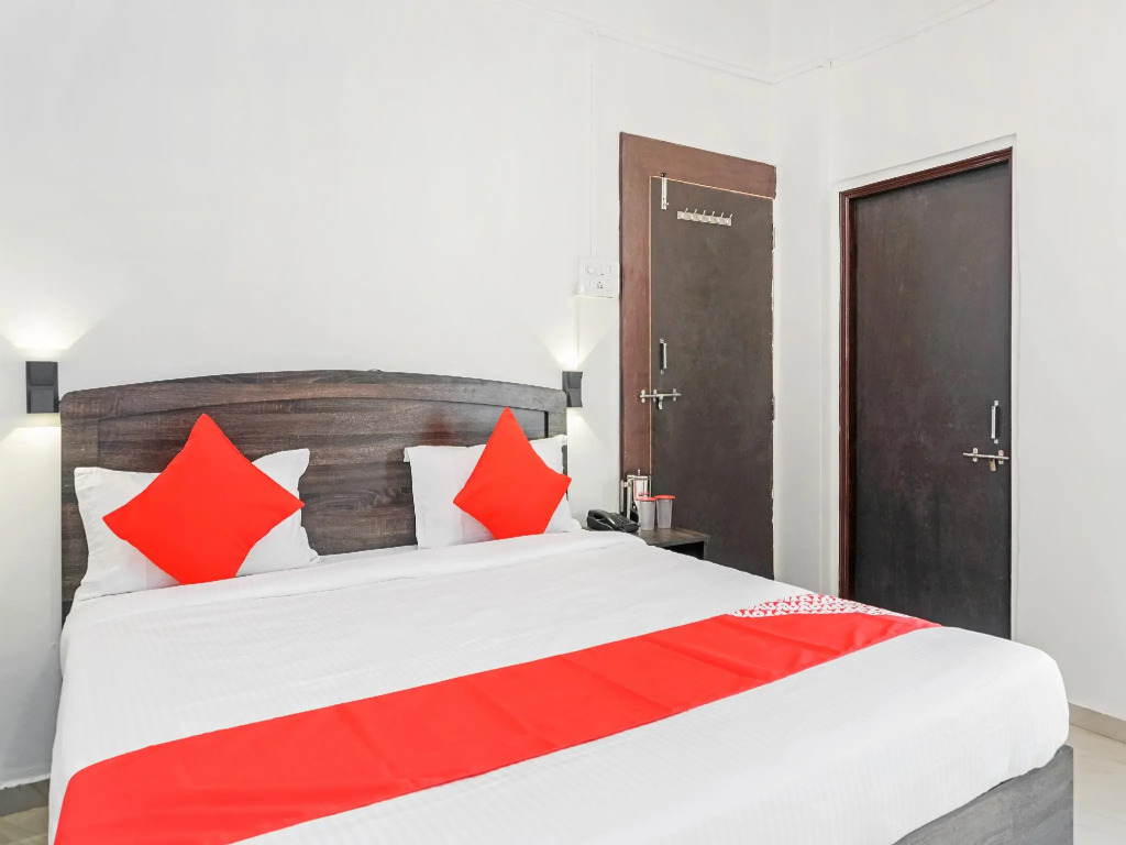OYO Flagship 19680 Suman Lodging