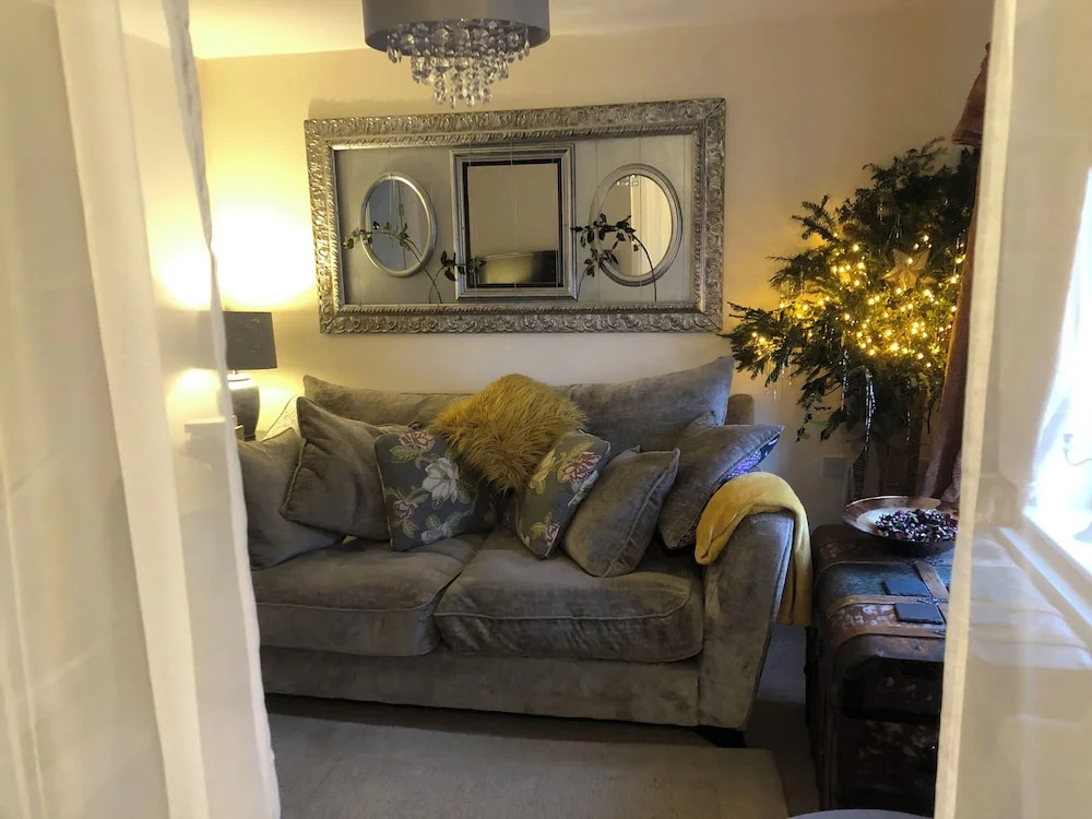 Lazy Nest - Sleeps 4 Parking Garden & Hammocks