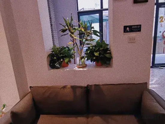 There is an inn in Sanya lane