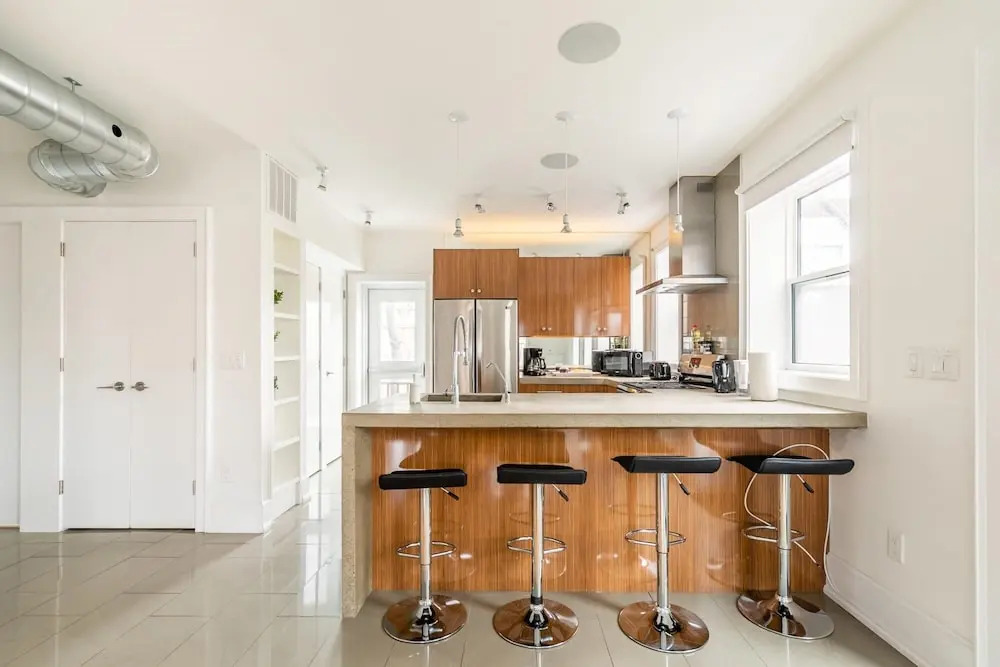 Stylish and Upscale 2BR Loft - Near Queen Street