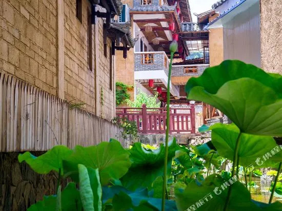 Yixiu Courtyard Hotel(普者黑彝秀别苑)