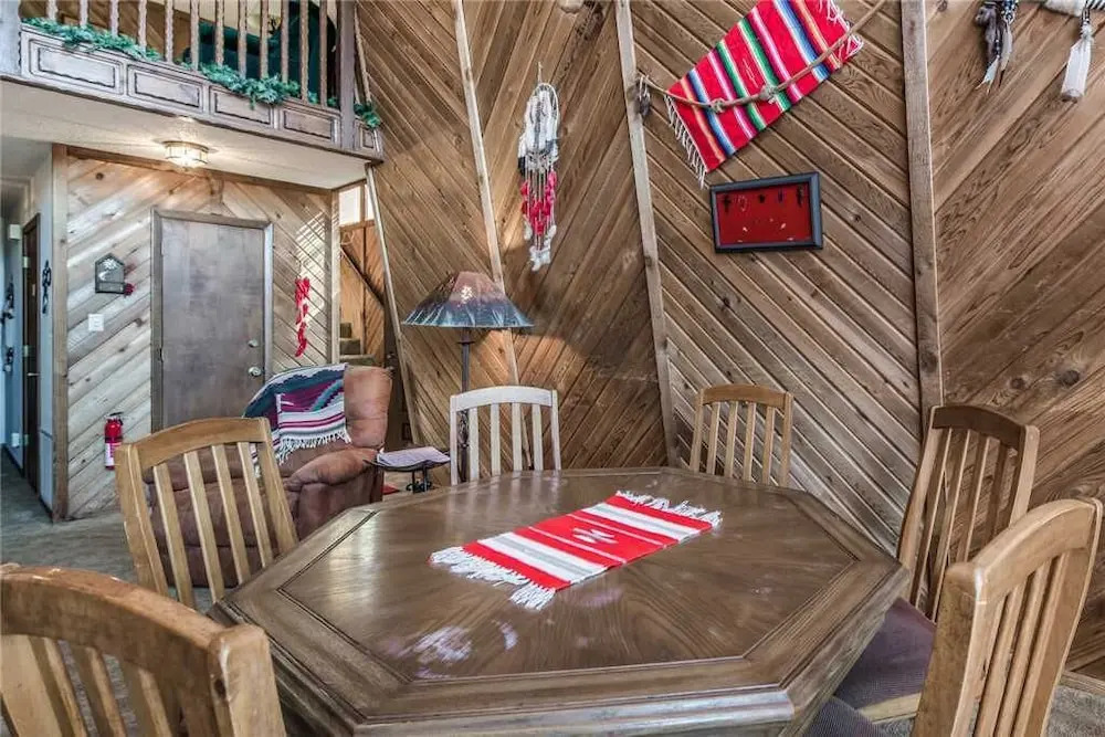 Plaid House - Three Bedroom Cabin