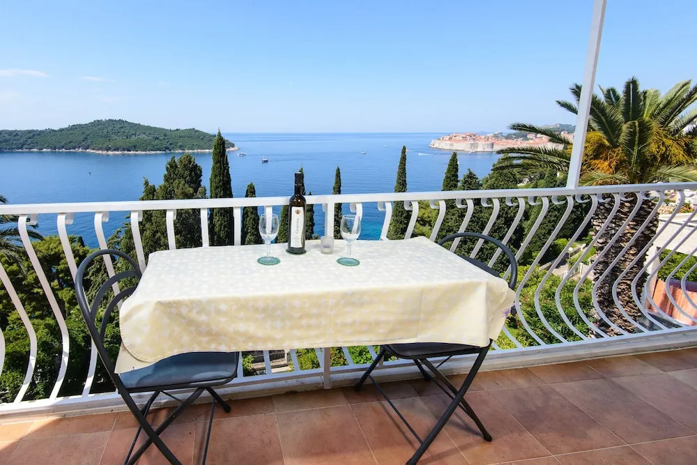Charming 2-bedroom Apartment With Ocean Views in Dubrovnik