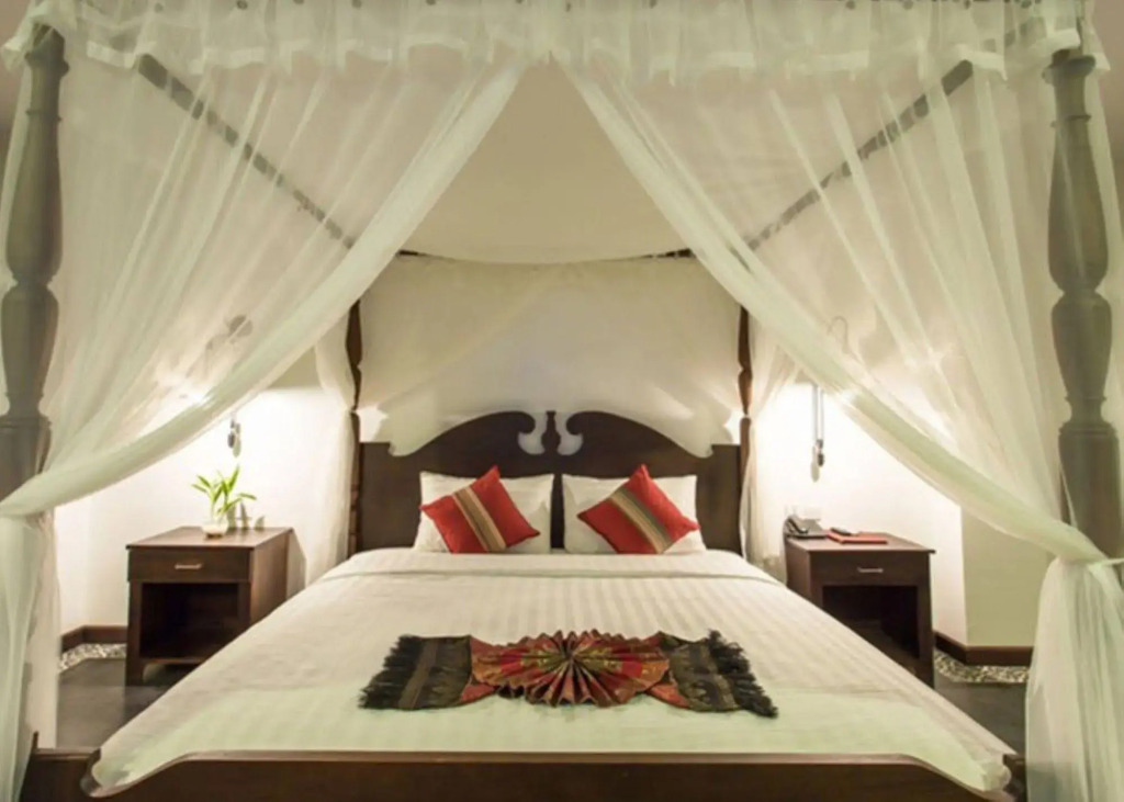 Yeak Loam Hotel