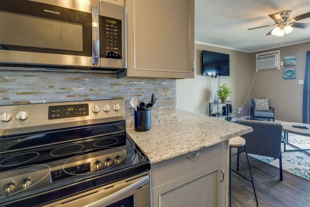 North Topsail Beach Vacation Rental w/ Balcony!