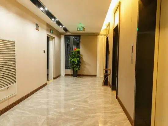 Platinum Whale Yue Hotel (International Logistics Park, Zhengzhou Economic Development Zone)