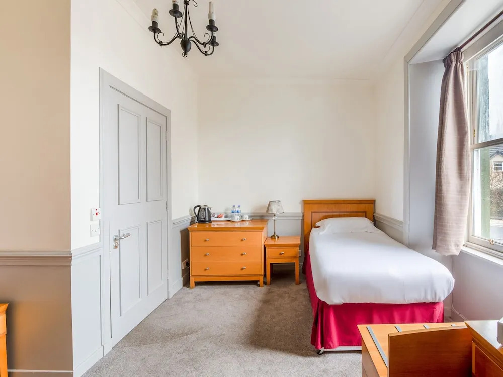 Clovenfords Hotel