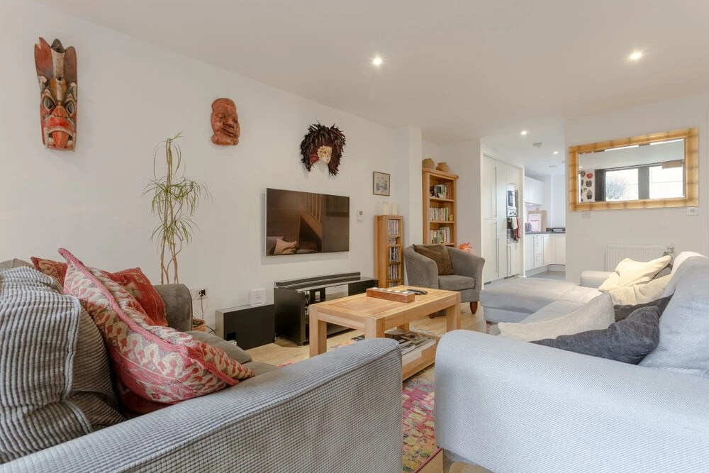 Modern 3 Bedroom Duplex Apartment in Stepney