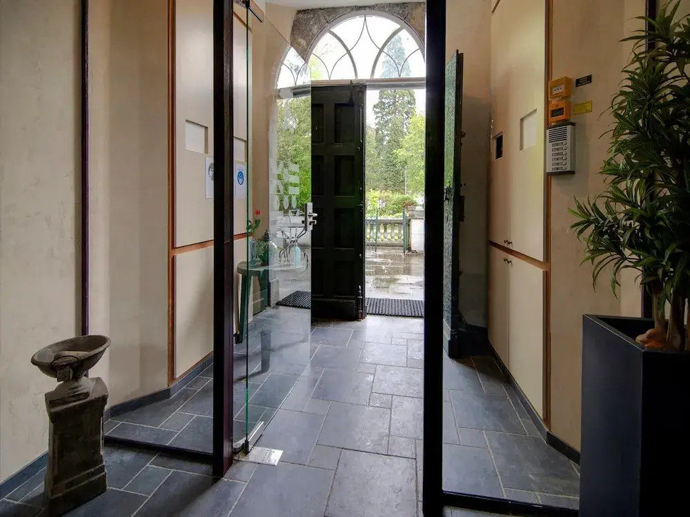 Spacious apartment in a 16th-century castle