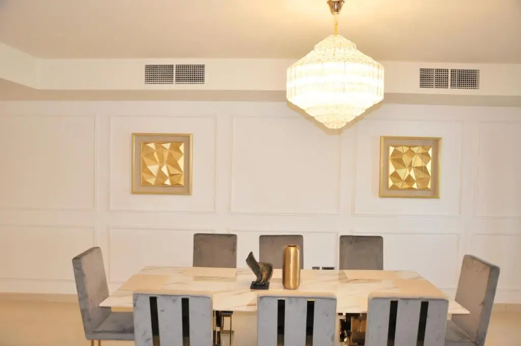 Spacious 4 bd and 2 bd apartments with amazing Sea view