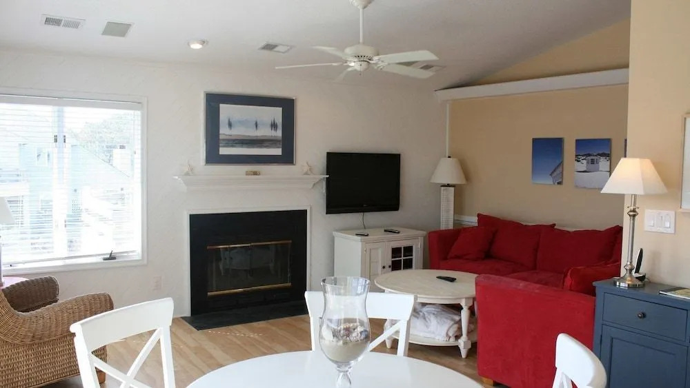 Barefoot Kiwi - 4 Br home by RedAwning