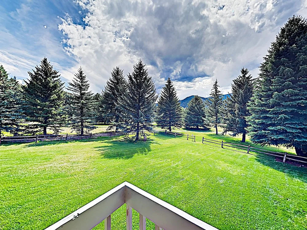 New Listing! Modern Mountain Ski W/ Balcony 3 Bedroom Condo