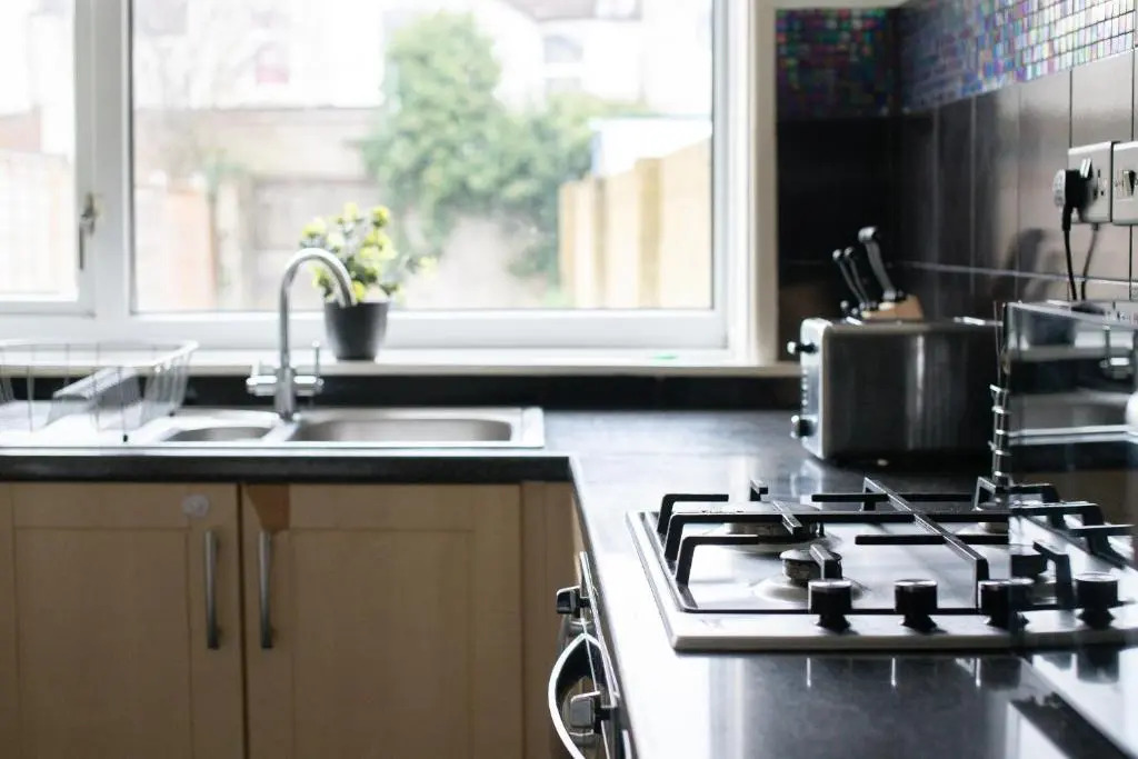 Cosy Contractor & Family House with Free Parking by ComfyWorkers