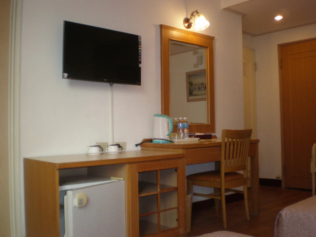 金馬大飯店 Riverside Hotel