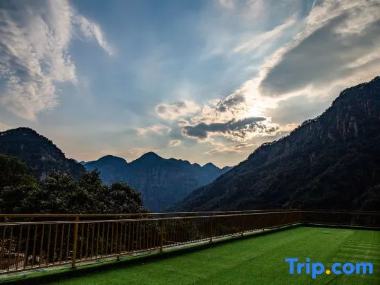 Xiangbo Bowen Travel Has A Mining Homestay At Home