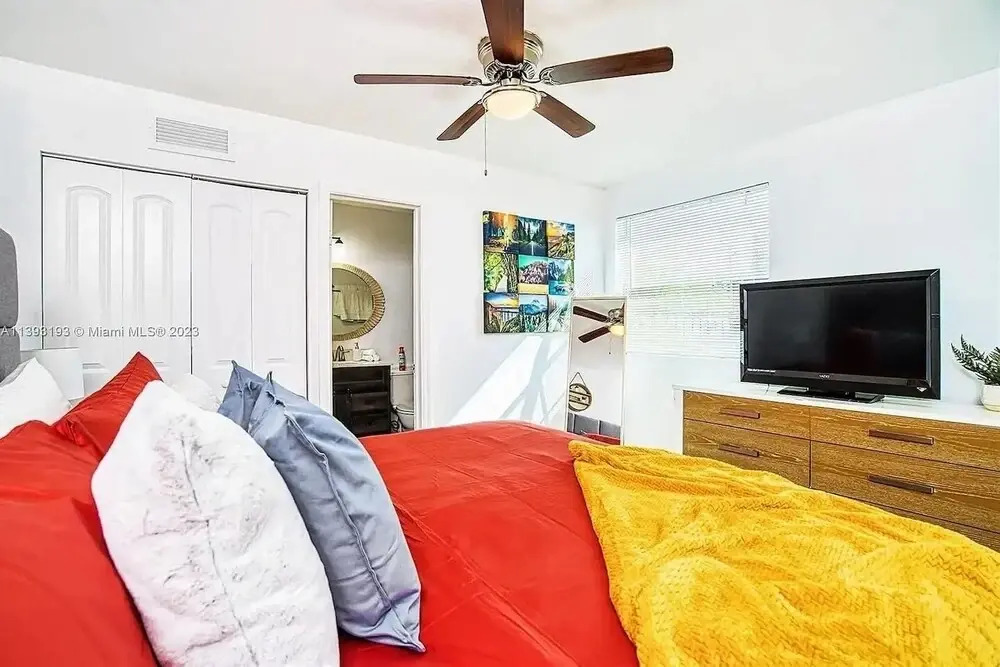 Sun-kissed Retreat: Poolside And Beach Nearby! 4 Bedroom Home by RedAwning