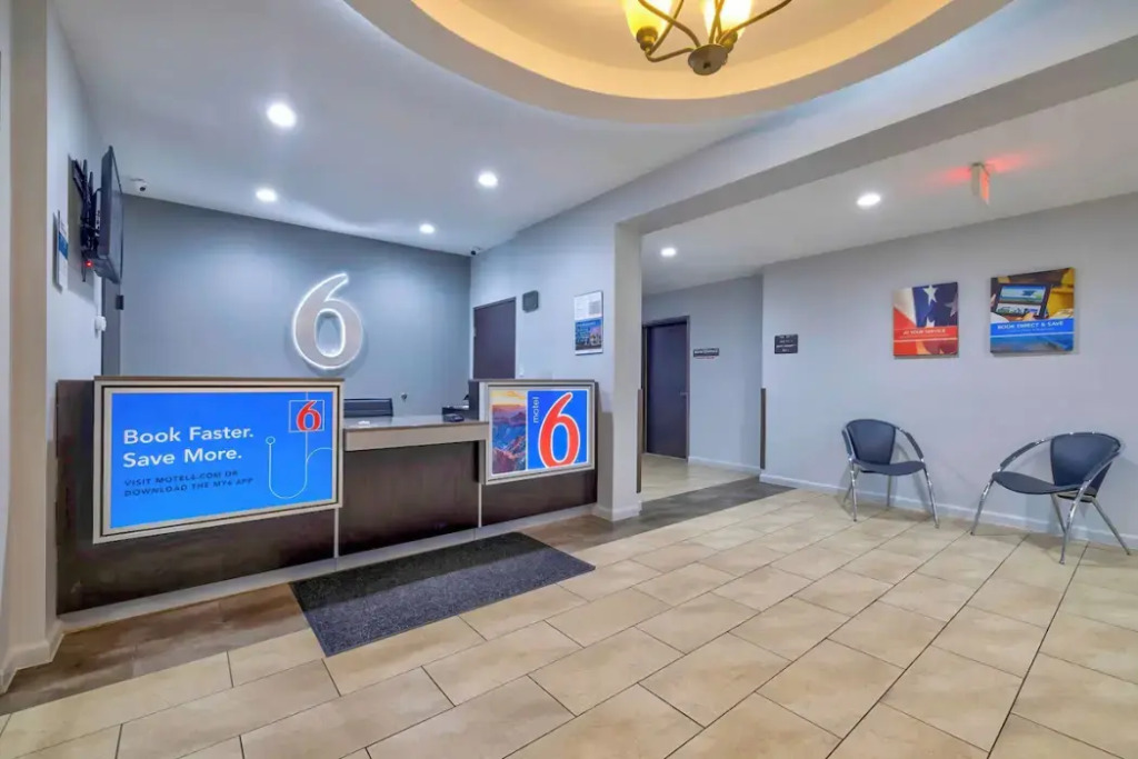 Motel 6 Texas City, TX - I-45 South