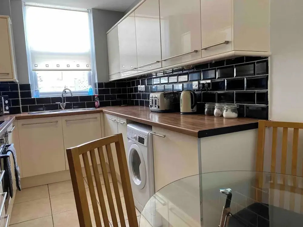 Cozy Swansea Apartment With 2 Bedrooms