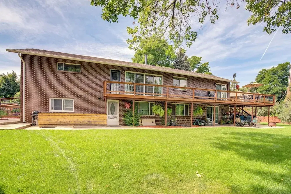 Modern Creekside Home: 9 Mi to Downtown Denver