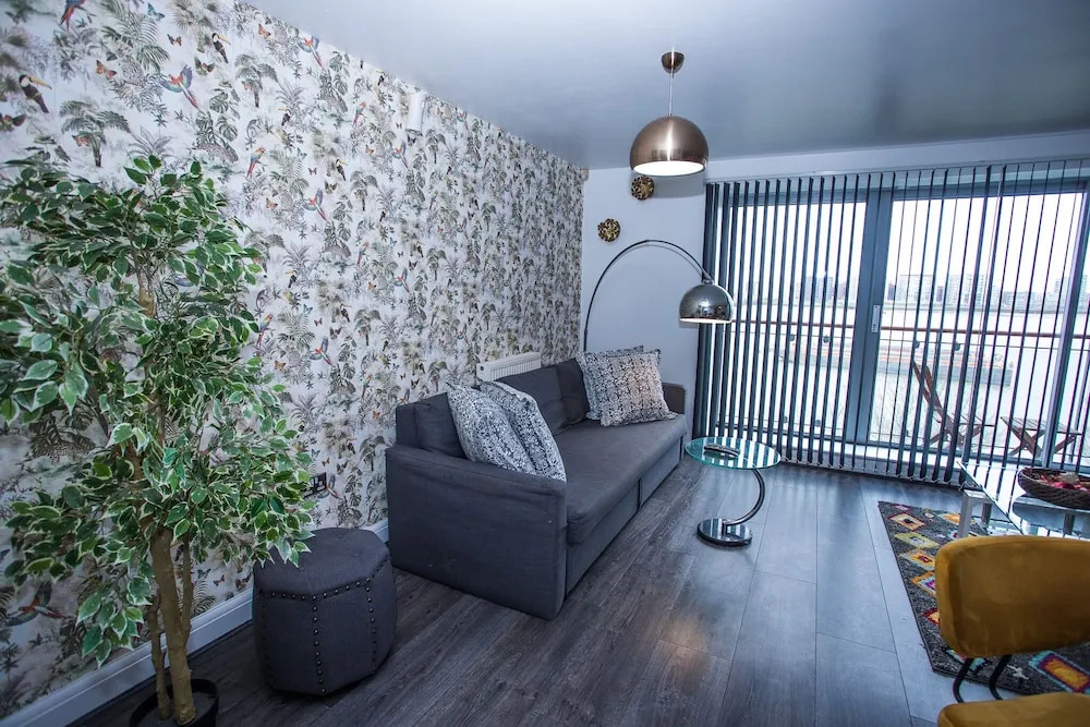 Remarkable 2-bed Apartment With Sea View
