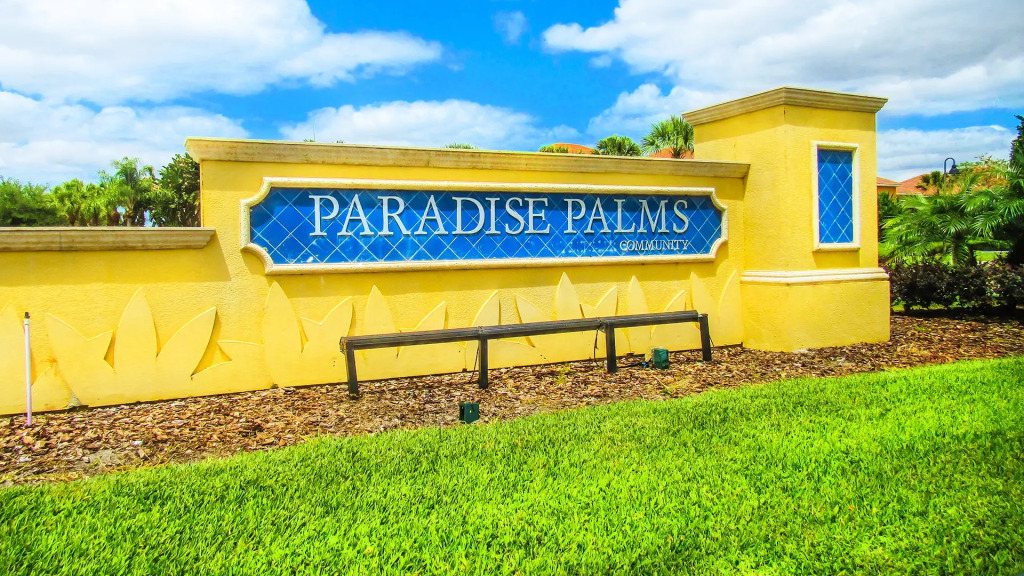 Magical 4 bed/3 bath home w/pool, grill & more!, Kissimmee, US