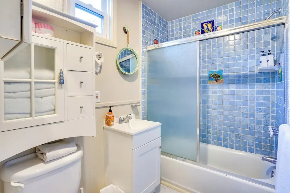 Steps to Beach & Bites: Catalina Island Retreat!