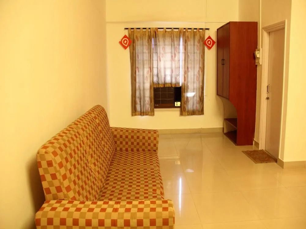 OYO 1065 Hotel HMR Royal Inn