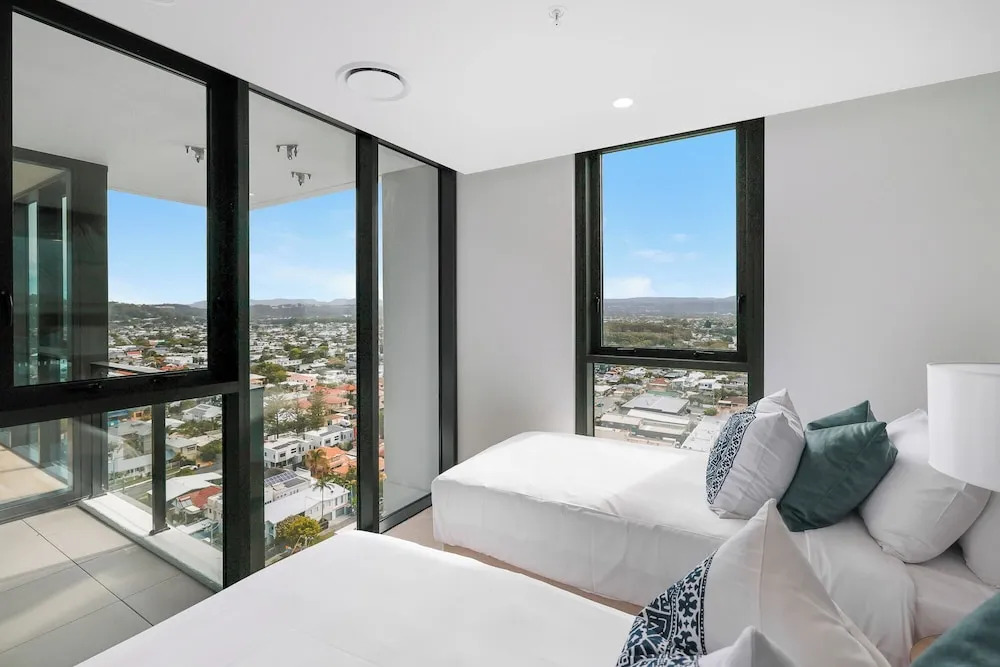 SANDBAR BURLEIGH HEADS with OCEAN VIEWS