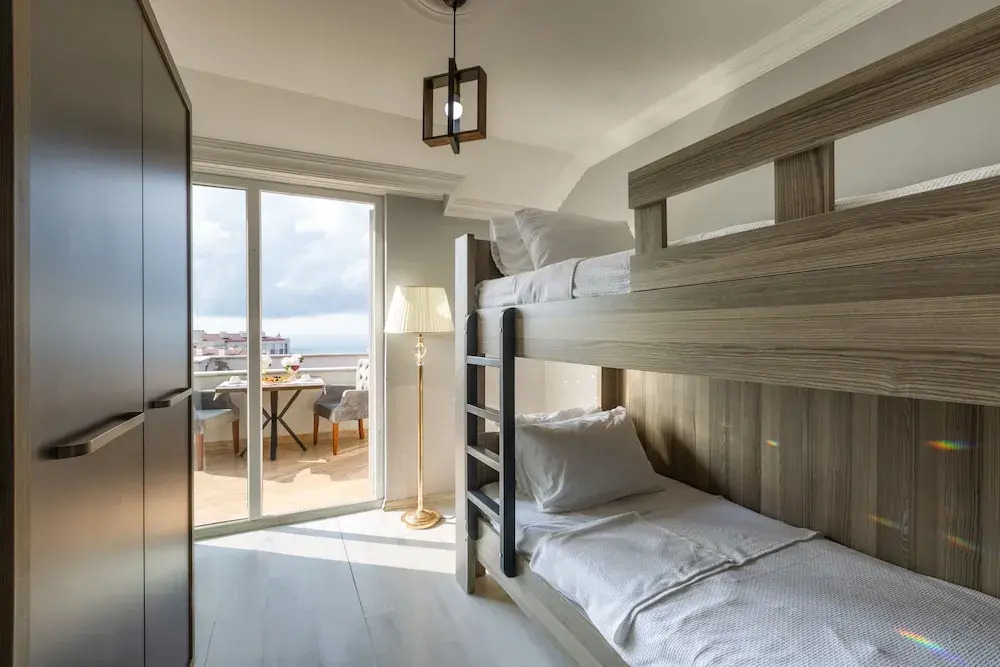 Li̇fe Pool Sui̇te Hotel