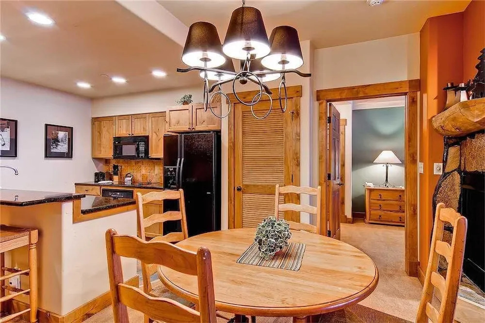3205 Champagne Lodge, Trappeur's Crossing Apartment 2