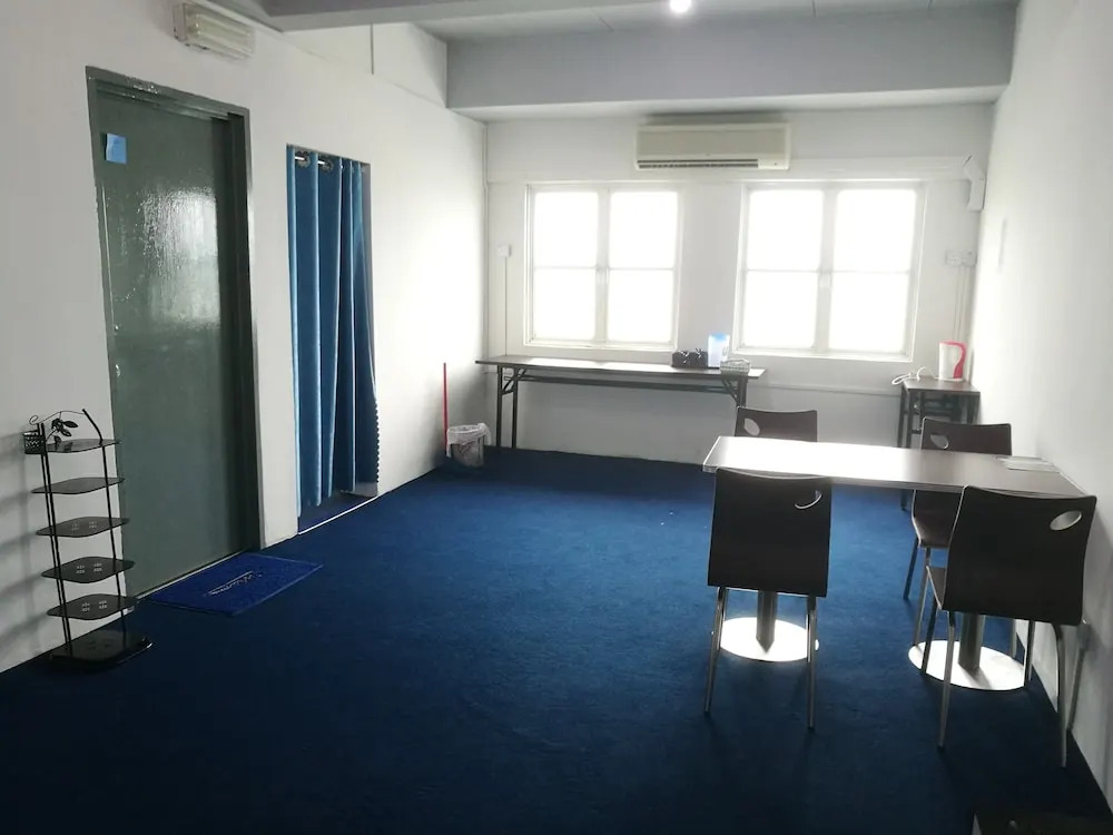 Oceanus Backpackers Hostel