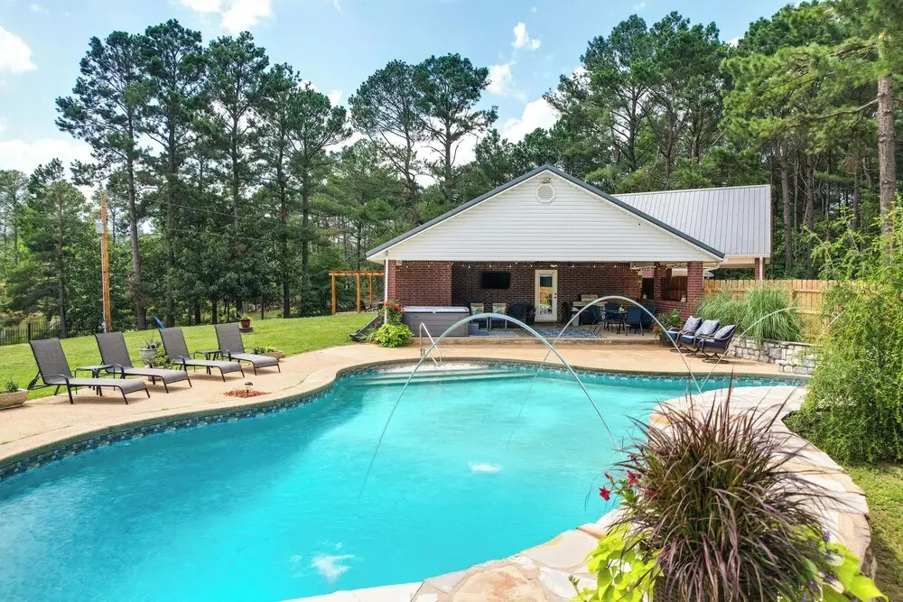 Broken Bow Vacation Rental w/ Pool & Hot Tub!