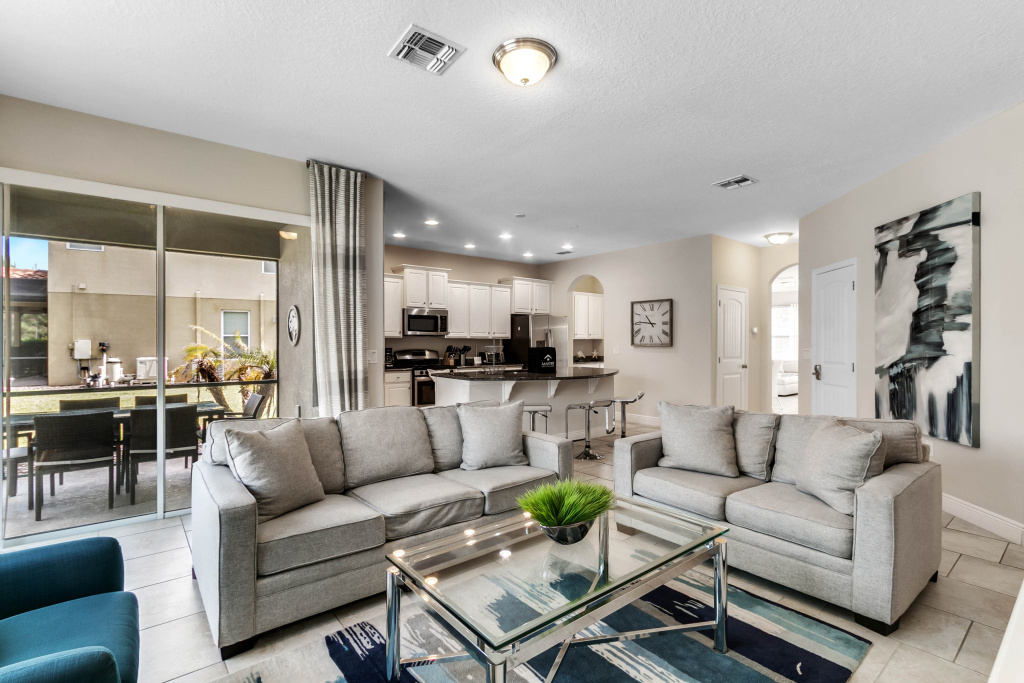 7 Bedrooms 5 Bathrooms Solterra 4196 Od