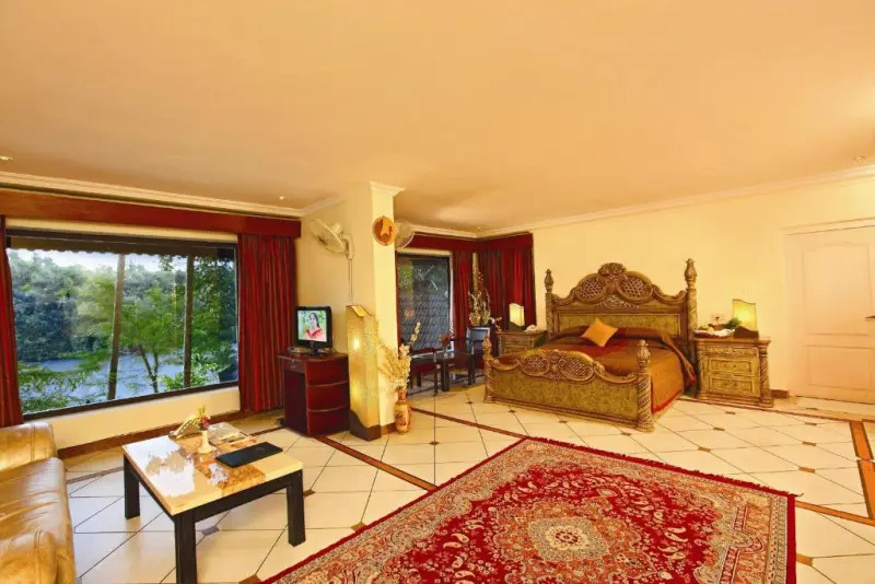 Emarald Resort