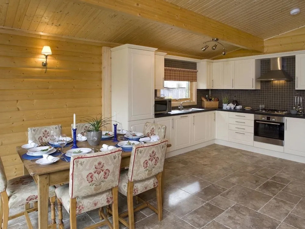 Cherbridge Lodges - Riverside lodges, short lets