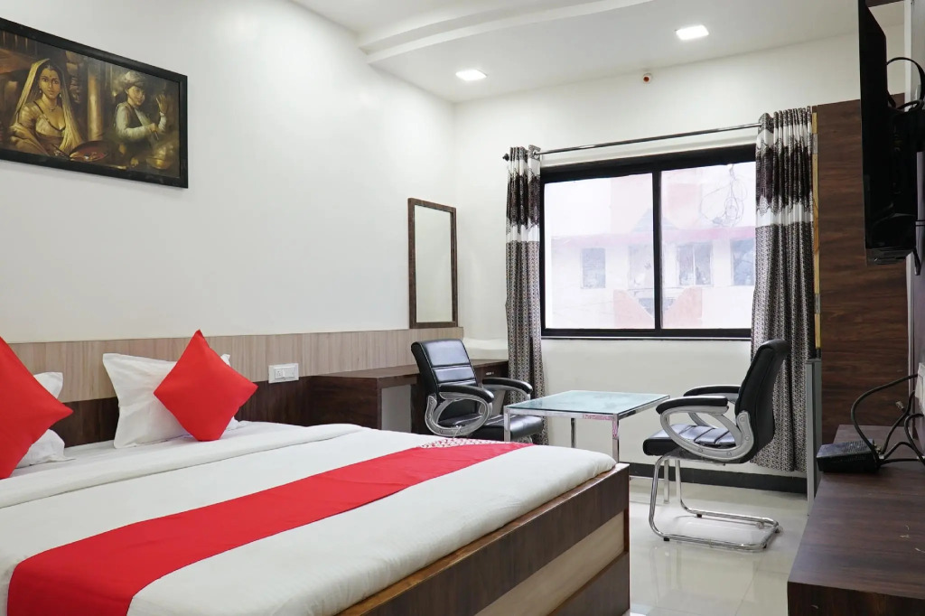 OYO 30952 Hotel Om Sai Leela