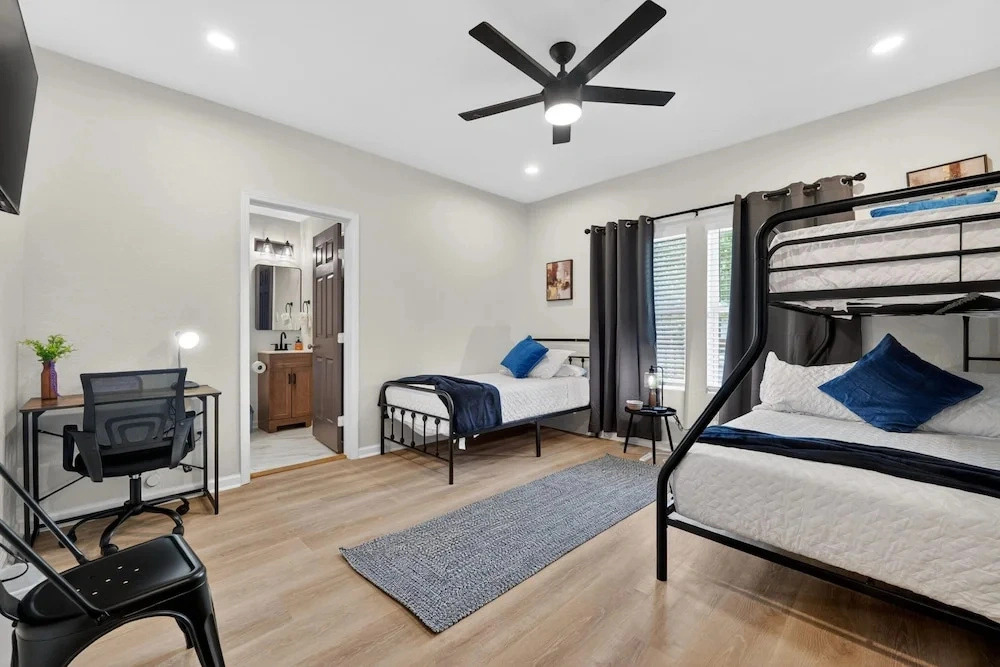 Lovely and Stylish Modern Home Near Downtown