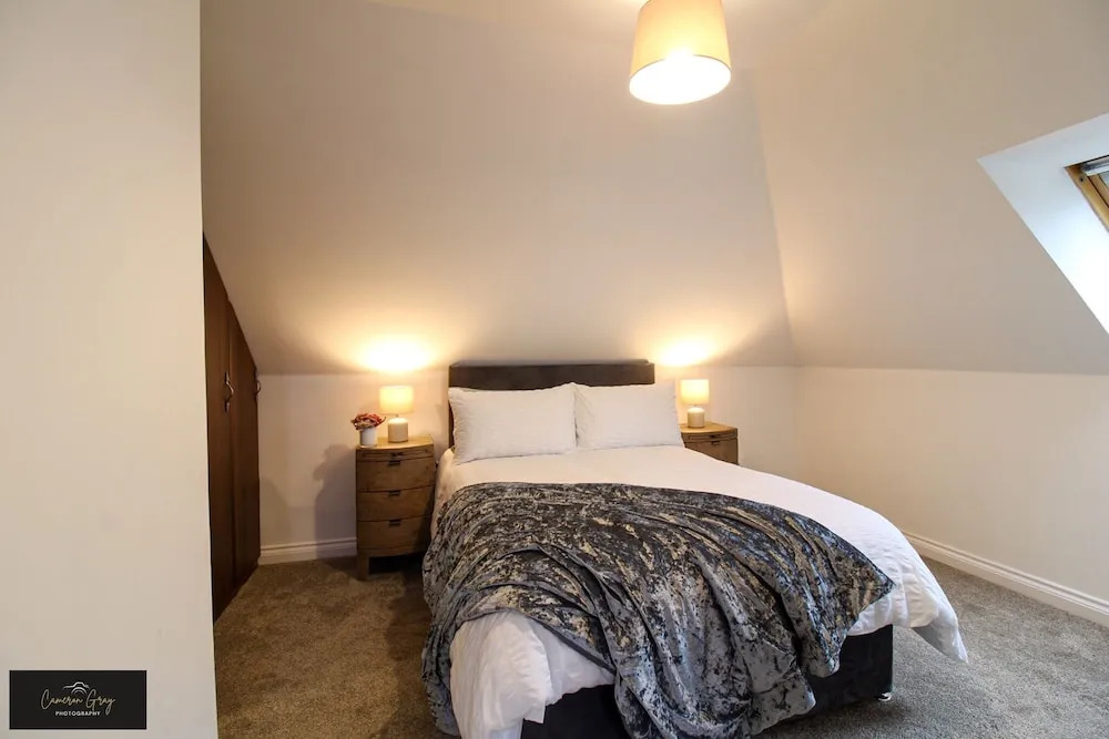 Modern Home in Belfast, Office, Parking, Wifi