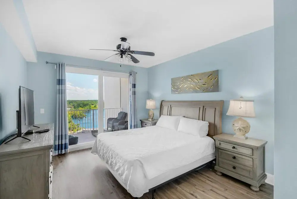 Laketown Wharf 838